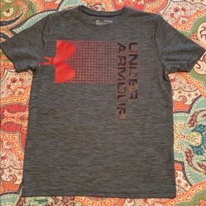Under armor💕 boys sports shirt gear heat gear
